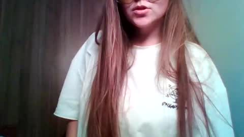 evasapples2026 online show from June 8, 2026, 10:43 pm