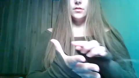 evasapples2026 online show from June 12, 2026, 1:54 pm