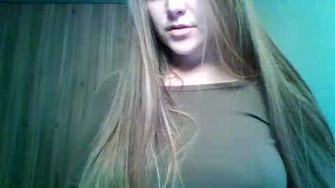 evasapples2026 online show from June 17, 2026, 9:27 pm