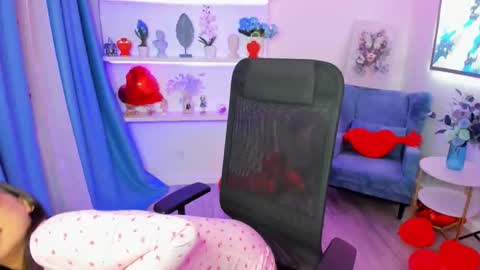 evasarazardje online show from February 13, 2026, 7:43 pm