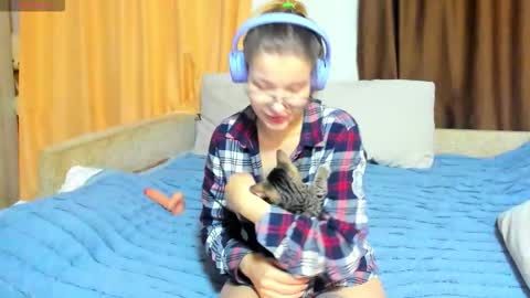 Eva online show from December 5, 2025, 1:36 am