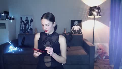 Eva online show from December 10, 2024, 4:17 pm