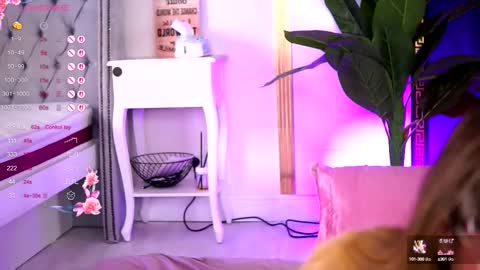 Snapshot of evawarenn chatting on October 6, 2025, 8:01 am Carolina online show from October 6, 2025, 8:01 am