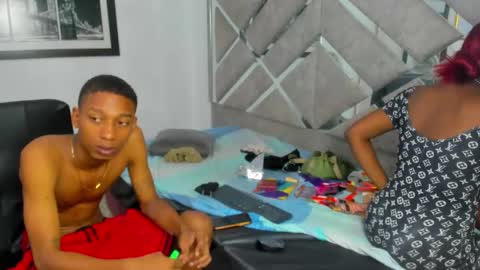 Eva And Emmanuel online show from November 29, 2025, 1:47 pm