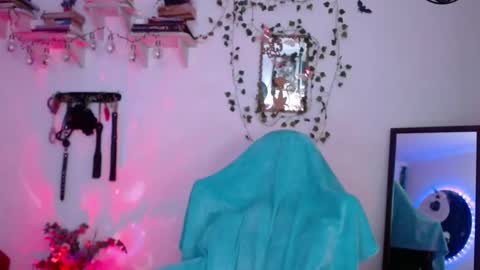 Eve Blue  friends. IG eve blue77 TW EveBlue 1 OF eveblue7 online show from November 5, 2025, 2:33 am