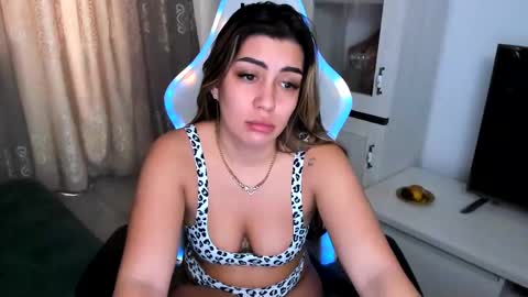 Snapshot of eveeevian chatting on February 14, 2025, 2:44 pm eveeevian online show from February 14, 2025, 2:44 pm