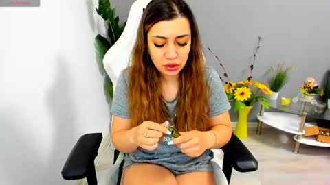 eveeevian online show from June 8, 2026, 1:44 pm
