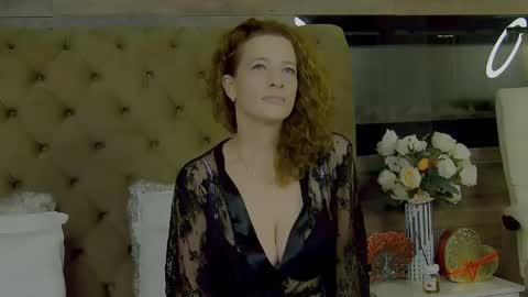 EveHamilton online show from October 4, 2025, 7:12 pm