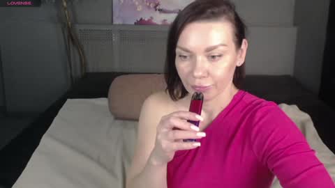 EveLibston online show from February 4, 2025, 9:28 am