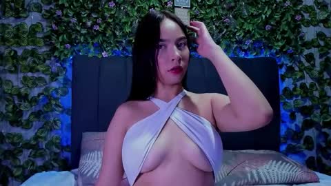 Snapshot of evelin_33 chatting on September 17, 2025, 8:10 pm E V E L I N online show from September 17, 2025, 8:10 pm