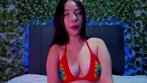 Snapshot of evelin_33 chatting on September 18, 2025, 9:50 pm E V E L I N online show from September 18, 2025, 9:50 pm