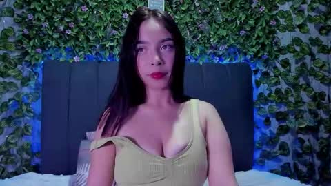 Snapshot of evelin_33 chatting on September 19, 2025, 7:14 pm E V E L I N online show from September 19, 2025, 7:14 pm