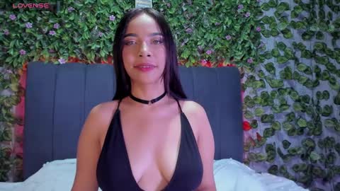 Snapshot of evelin_33 chatting on September 29, 2025, 9:30 pm E V E L I N online show from September 29, 2025, 9:30 pm