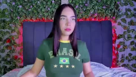 Snapshot of evelin_33 chatting on October 21, 2025, 12:44 am E V E L I N online show from October 21, 2025, 12:44 am