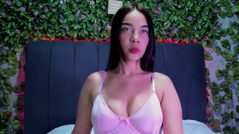 Snapshot of evelin_33 chatting on October 27, 2025, 2:59 am E V E L I N online show from October 27, 2025, 2:59 am