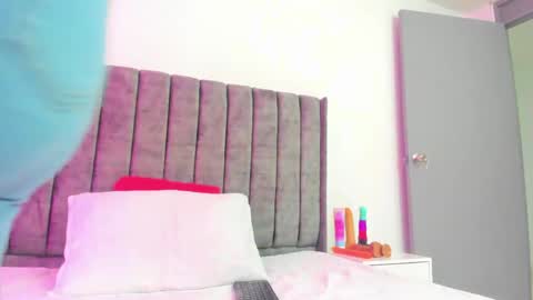 Snapshot of evelin__thompsson chatting on May 21, 2026, 3:02 am evelin__thompsson online show from May 21, 2026, 3:02 am