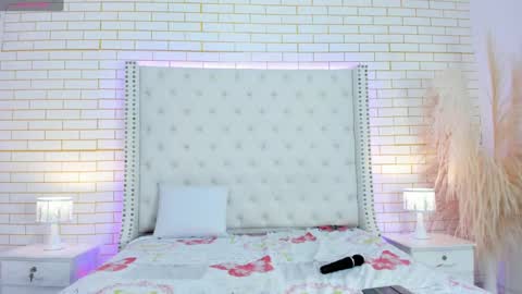 Snapshot of evelin_diaz_ chatting on September 21, 2025, 12:51 pm Evelin online show from September 21, 2025, 12:51 pm