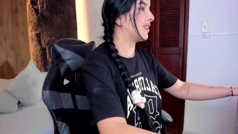 Snapshot of evelin_lopezz chatting on September 12, 2025, 2:22 am E V E L I N online show from September 12, 2025, 2:22 am