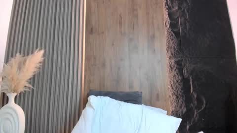 E V E L I N online show from March 11, 2026, 9:37 am