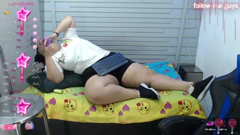 Snapshot of evelin_zaens chatting on January 19, 2025, 10:17 am evelin zaens online show from January 19, 2025, 10:17 am