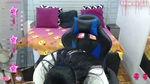 Snapshot of evelin_zaens chatting on February 18, 2025, 1:32 am evelin zaens online show from February 18, 2025, 1:32 am