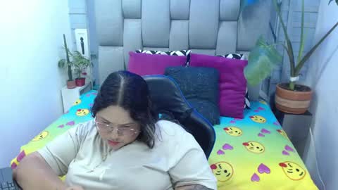 evelin zaens online show from April 24, 2026, 4:59 am