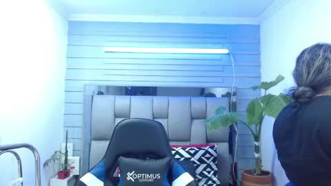 evelin zaens online show from May 8, 2026, 5:24 am