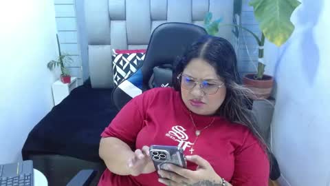 evelin zaens online show from May 9, 2026, 3:56 am