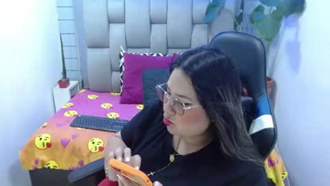 evelin zaens online show from July 5, 2026, 3:34 am