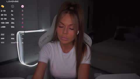 Snapshot of evelina_fox chatting on October 17, 2025, 2:41 pm Evelina online show from October 17, 2025, 2:41 pm