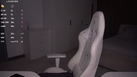 Evelina online show from November 6, 2025, 1:12 pm