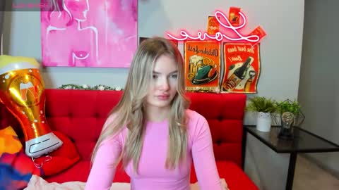 Eveline online show from October 7, 2025, 8:44 am