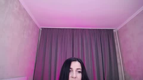 Snapshot of evelingills chatting on October 15, 2025, 5:18 am Evelin online show from October 15, 2025, 5:18 am