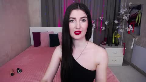 Evelin online show from May 11, 2026, 7:47 am