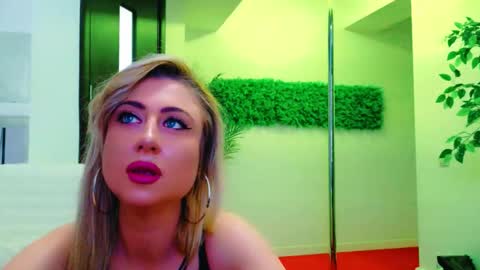 EvelinHill online show from March 13, 2026, 5:25 am