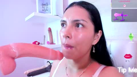 Snapshot of evelinn_belen chatting on October 4, 2025, 4:27 pm Evelinn belen online show from October 4, 2025, 4:27 pm