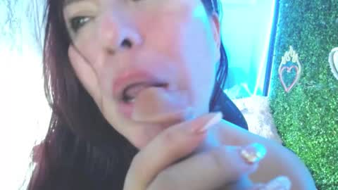 Juliana online show from March 8, 2025, 1:39 am