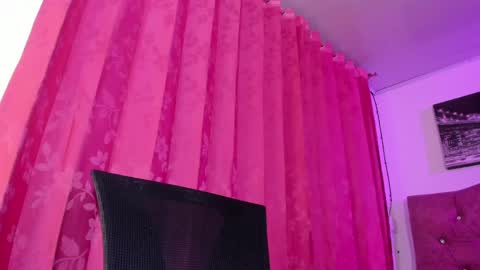 Evelyn Sandoval online show from May 1, 2026, 2:27 am