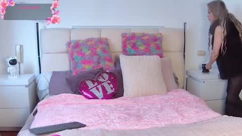 Snapshot of evelynagrey chatting on October 7, 2025, 2:47 pm EvelynaGrey online show from October 7, 2025, 2:47 pm