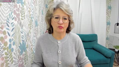 Evelyn online show from December 2, 2024, 5:04 am