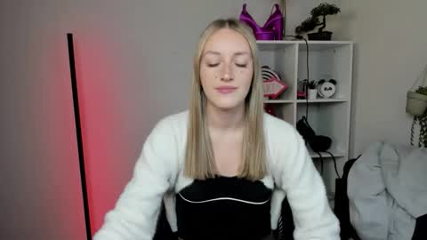 evelynblond online show from March 12, 2026, 1:50 pm