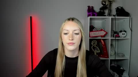 evelynblond online show from June 12, 2026, 12:37 pm