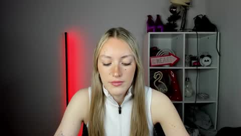 evelynblond online show from June 17, 2026, 10:28 am