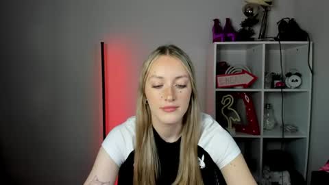 evelynblond online show from June 18, 2026, 12:31 pm