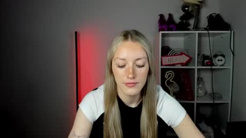 evelynblond online show from June 19, 2026, 12:53 pm