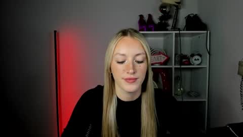 evelynblond online show from June 23, 2026, 10:24 am