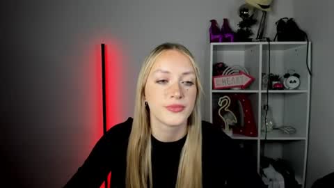 evelynblond online show from June 25, 2026, 10:20 am