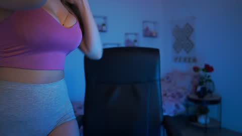 evelyncage_ online show from February 2, 2025, 10:06 pm