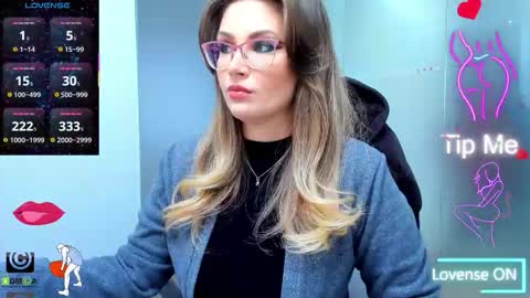 evelyne_rose online show from January 18, 2026, 6:39 am