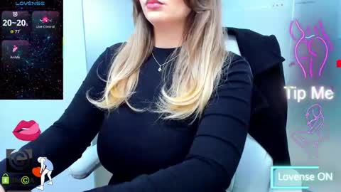 evelyne_rose online show from April 27, 2026, 5:05 am